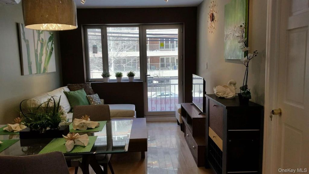 143-28 41st Avenue 2D, Flushing, NY 11355