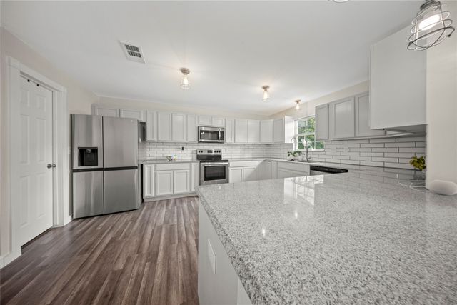 3535 Virginia Boulevard, Dallas, TX 75211