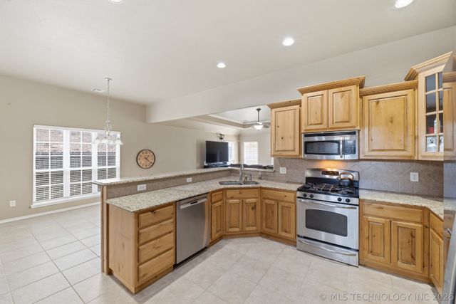 2104 W 119th Court S, Jenks, OK 74037