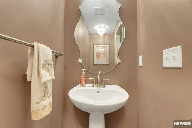 78 Autumn Way 15, Montvale, NJ 07645