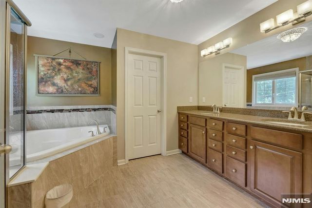 78 Autumn Way 15, Montvale, NJ 07645