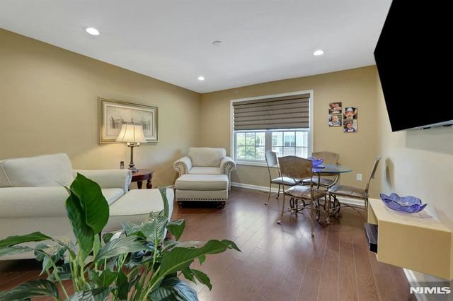 78 Autumn Way 15, Montvale, NJ 07645