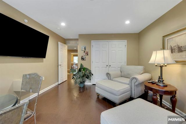 78 Autumn Way 15, Montvale, NJ 07645