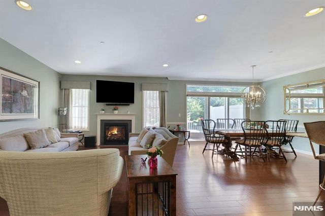 78 Autumn Way 15, Montvale, NJ 07645