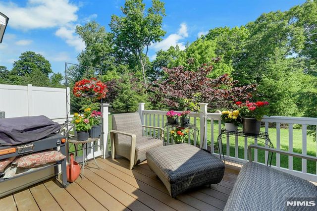 78 Autumn Way 15, Montvale, NJ 07645