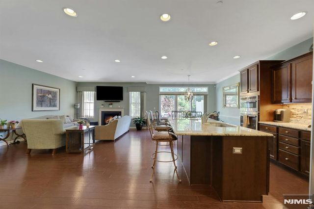 78 Autumn Way 15, Montvale, NJ 07645