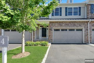 78 Autumn Way 15, Montvale, NJ 07645