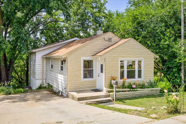 1108 Walnut Street, West Des Moines, IA 50265