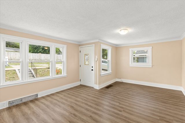 1108 Walnut Street, West Des Moines, IA 50265