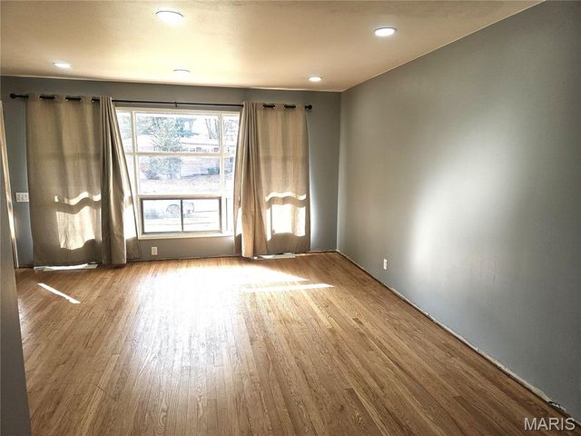 9746 Newton Drive, Ferguson, MO 63136