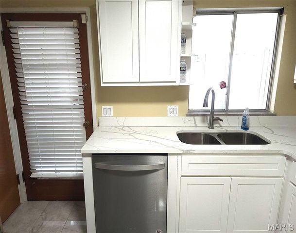 9746 Newton Drive, Ferguson, MO 63136