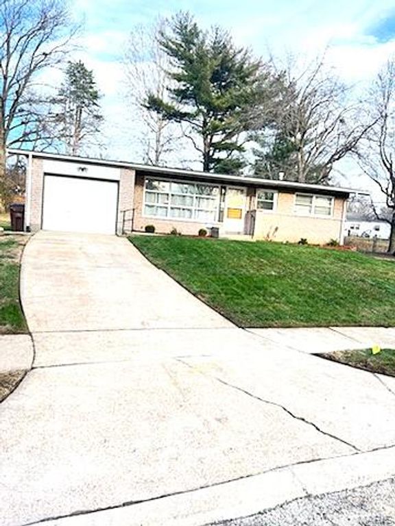 9746 Newton Drive, Ferguson, MO 63136