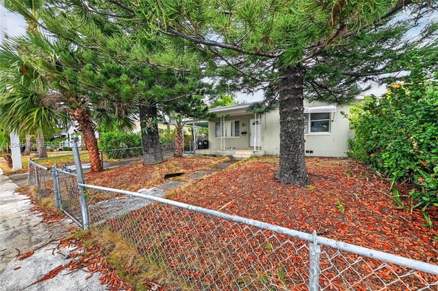 914 N K St, Lake Worth, FL 33460