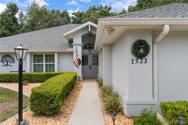 1523 N Marlborough Loop, Crystal River, FL 34429