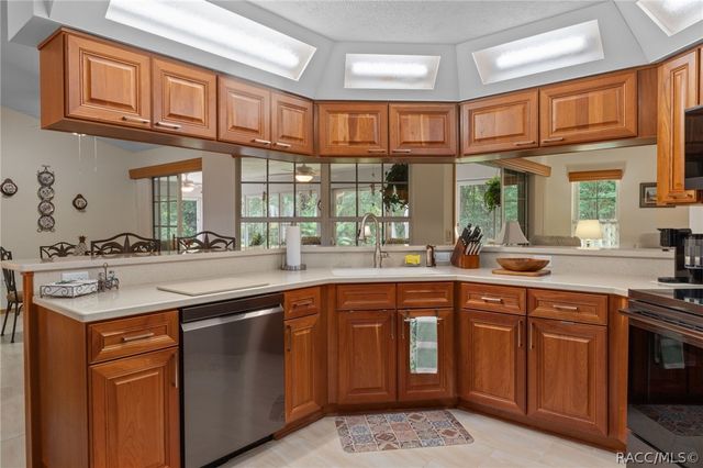 1523 N Marlborough Loop, Crystal River, FL 34429