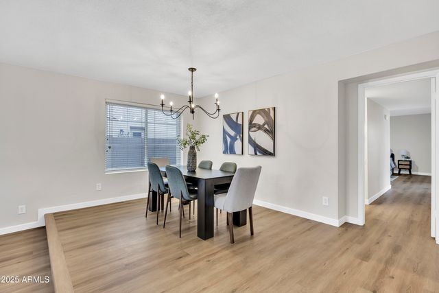 1261 W LOBO Avenue, Mesa, AZ 85202