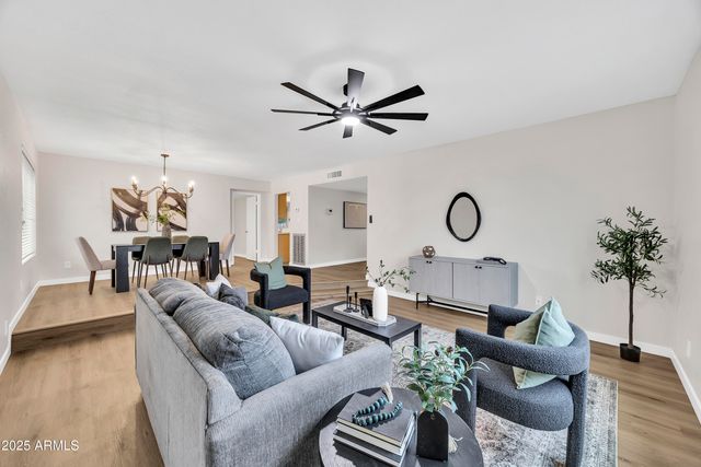 1261 W LOBO Avenue, Mesa, AZ 85202