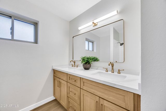 1261 W LOBO Avenue, Mesa, AZ 85202