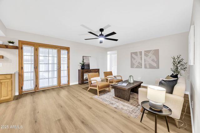 1261 W LOBO Avenue, Mesa, AZ 85202