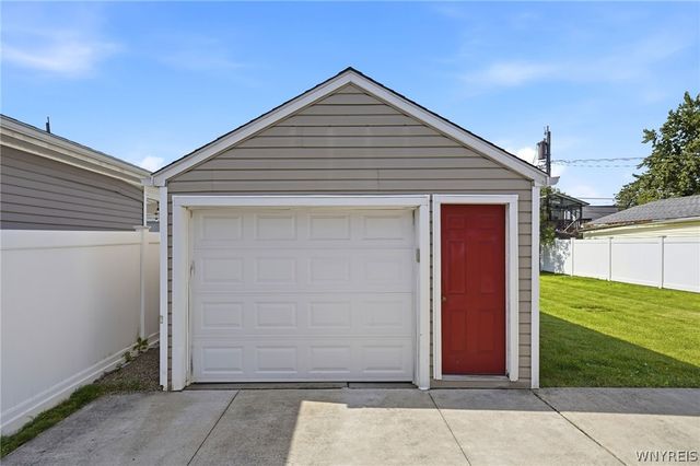 212 Treadwell Road, Tonawanda, NY 14150