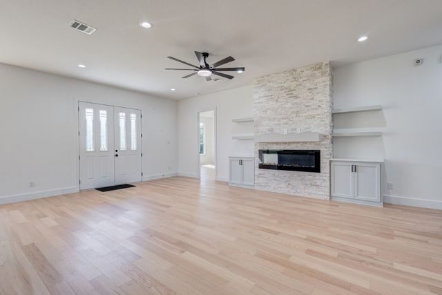 101 Crepe Myrtle, Corsicana, TX 75109