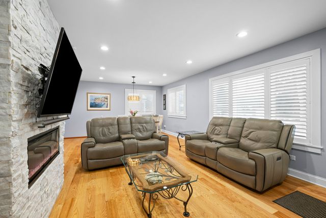 1177 RIDGE Road, Highland Park, IL 60035