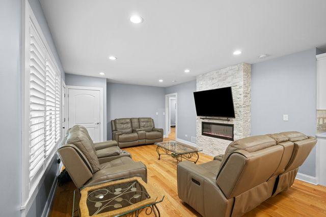 1177 RIDGE Road, Highland Park, IL 60035