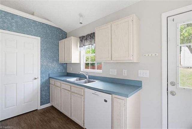 938 Saint Ann Drive, High Point, NC 27265