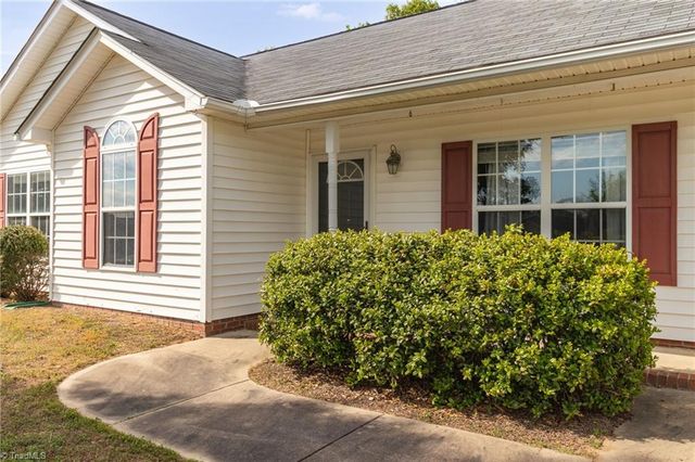 938 Saint Ann Drive, High Point, NC 27265