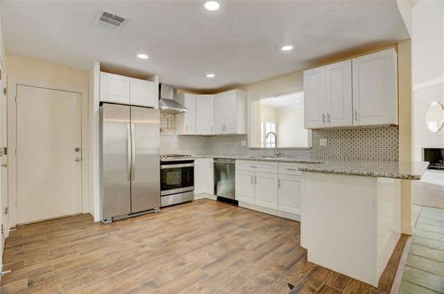 15 Bendwood Drive, Sugar Land, TX 77478