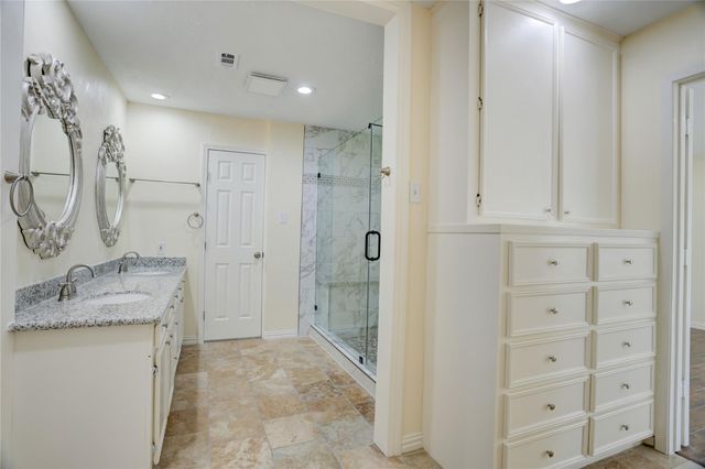 15 Bendwood Drive, Sugar Land, TX 77478