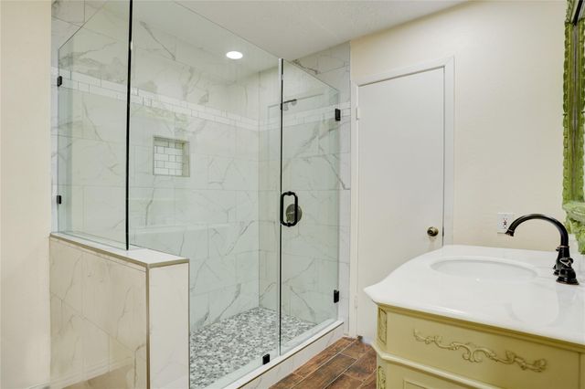 15 Bendwood Drive, Sugar Land, TX 77478