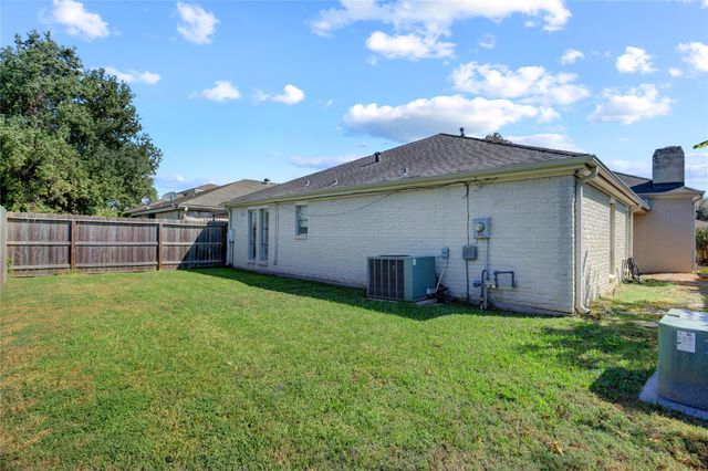 15 Bendwood Drive, Sugar Land, TX 77478