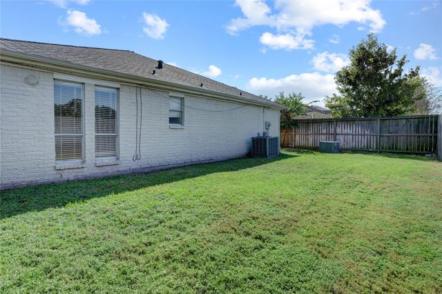 15 Bendwood Drive, Sugar Land, TX 77478