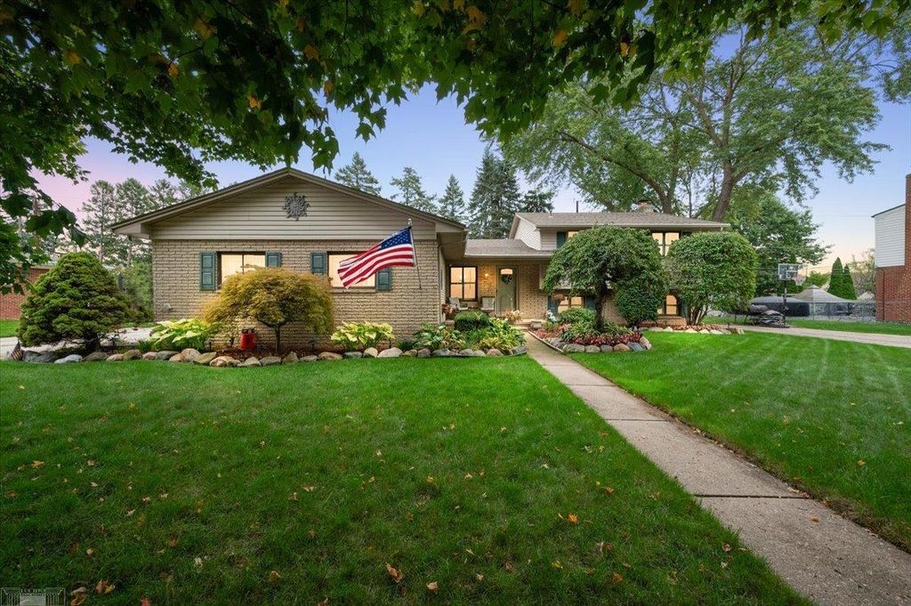 35772 Hilton Drive, Clinton Twp, MI 48035