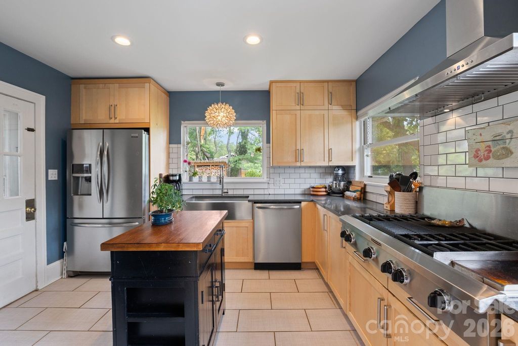 348 Beaucatcher Road, Asheville, NC 28805