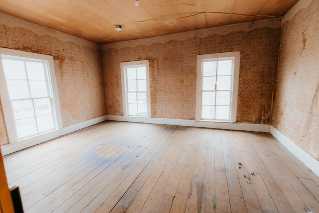 233 S Oak Street, Shrdn Vlg-evrgrn Twp, MI 48884