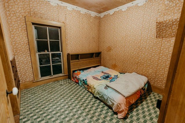 233 S Oak Street, Shrdn Vlg-evrgrn Twp, MI 48884