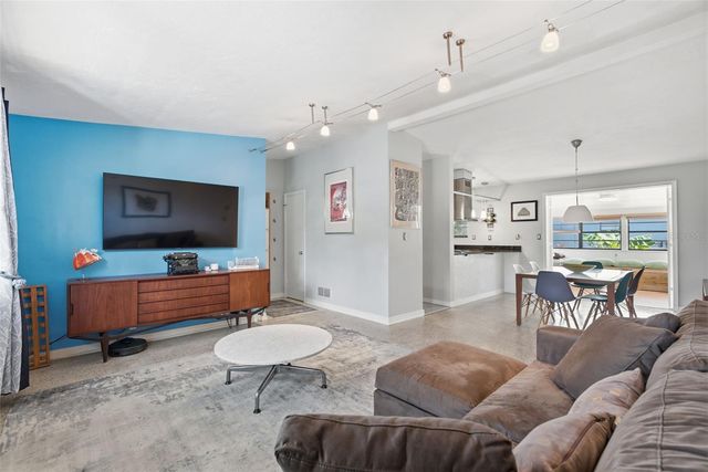 609 W RIVER DRIVE, Tampa, FL 33617