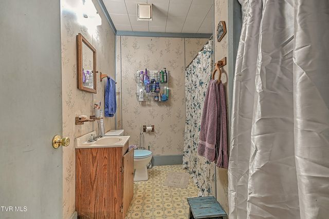 465 Springfield Drive, Bristol, TN 37620