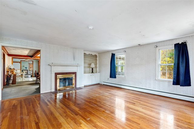 101 Cobble Hill Road, Lincoln, RI 02865