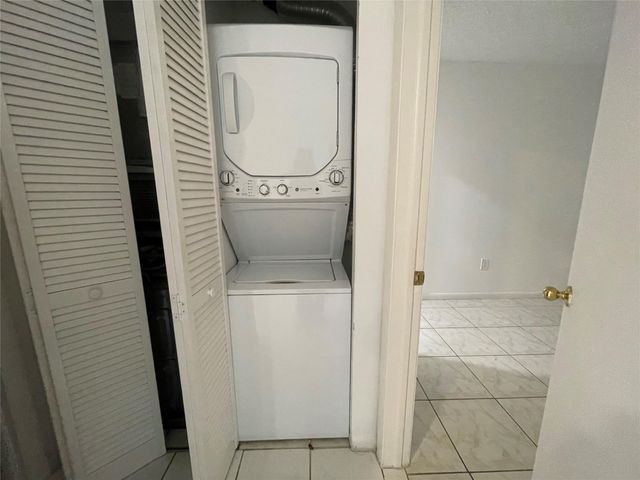 6040 Shakerwood Cir 205, Tamarac, FL 33319