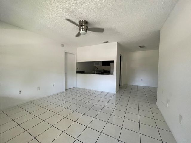 6040 Shakerwood Cir 205, Tamarac, FL 33319