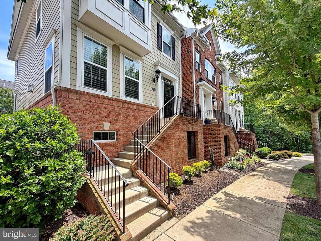 Image 1 of property listing at 15 MUSTANG DR, La Plata, MD 20646