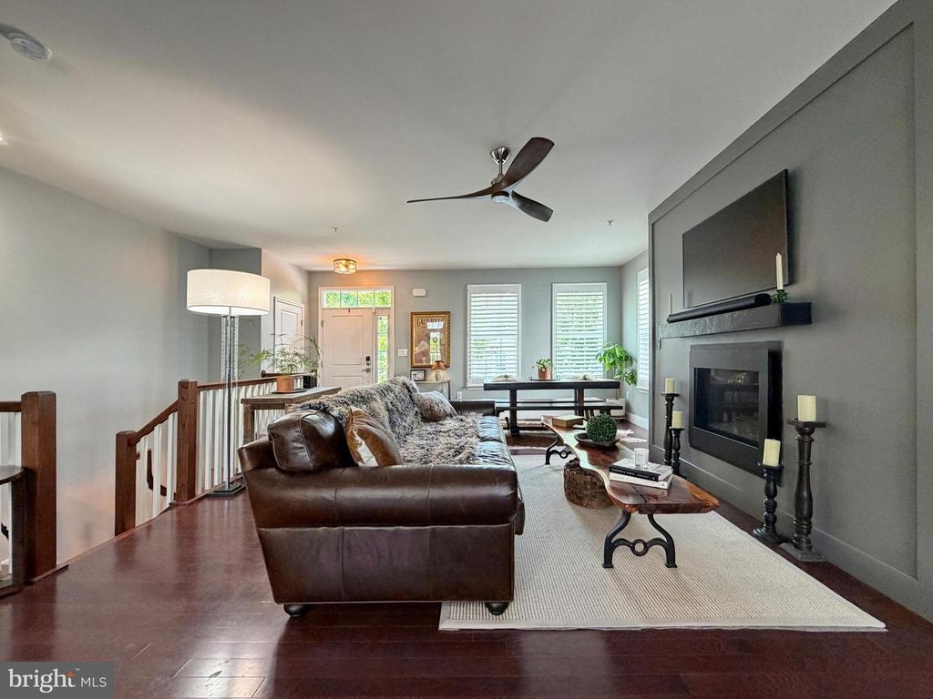 Image 2 of property listing at 15 MUSTANG DR, La Plata, MD 20646