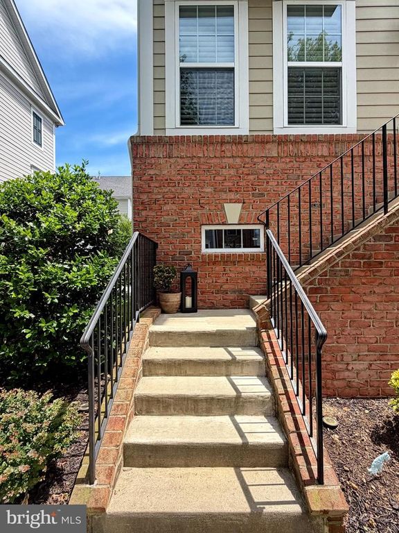 Image 7 of property listing at 15 MUSTANG DR, La Plata, MD 20646