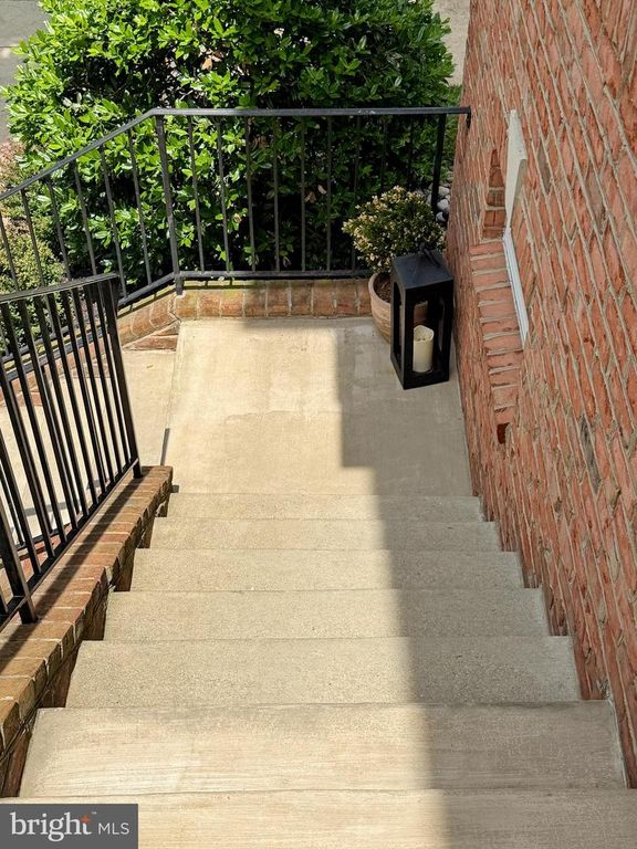 Image 8 of property listing at 15 MUSTANG DR, La Plata, MD 20646