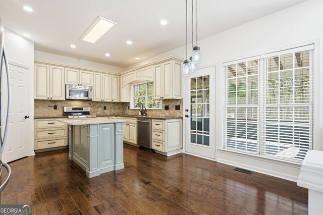 502 Elkhorn Place, Woodstock, GA 30189