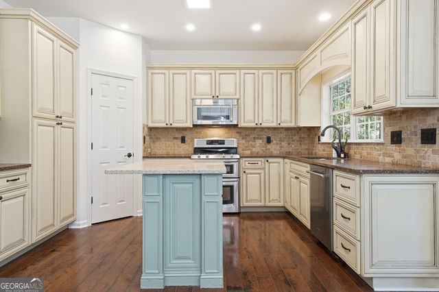 502 Elkhorn Place, Woodstock, GA 30189