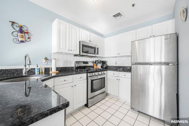 45 Royal Avenue 46, Hawthorne, NJ 07506